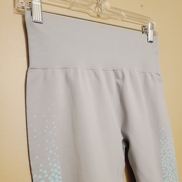 Fabletics | Women's Polka Dot Print Seamless Leggings (Size 8) - Picture 4 of 13
